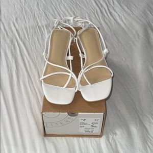 URBAN OUTFITTERS SANDALS
